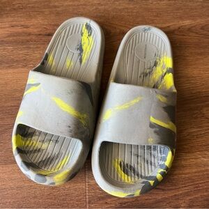 Boys Size 4 - Nordstrom - Slides